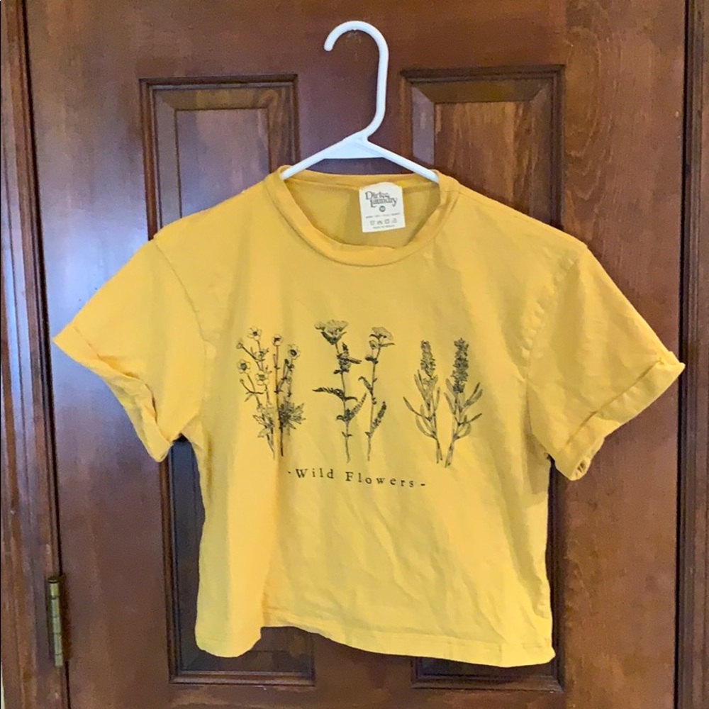 Yellow cropped tee